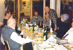 Regelmäßiges Treffen der Gruppe im Speiseraum des Altenpflegeheims Bergstraße in Brandis